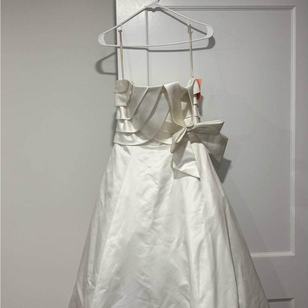 Elegant Cream Wedding Dress with Bow